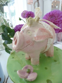 Schweinchen auf der Wiese Kanne